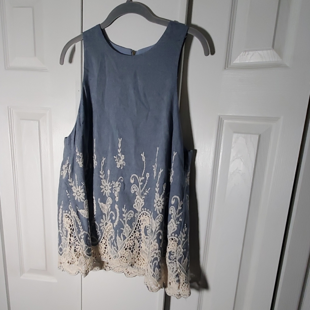 ISLA MAUDE CHAMBRAY EMBROIDERED TANK SIZE L